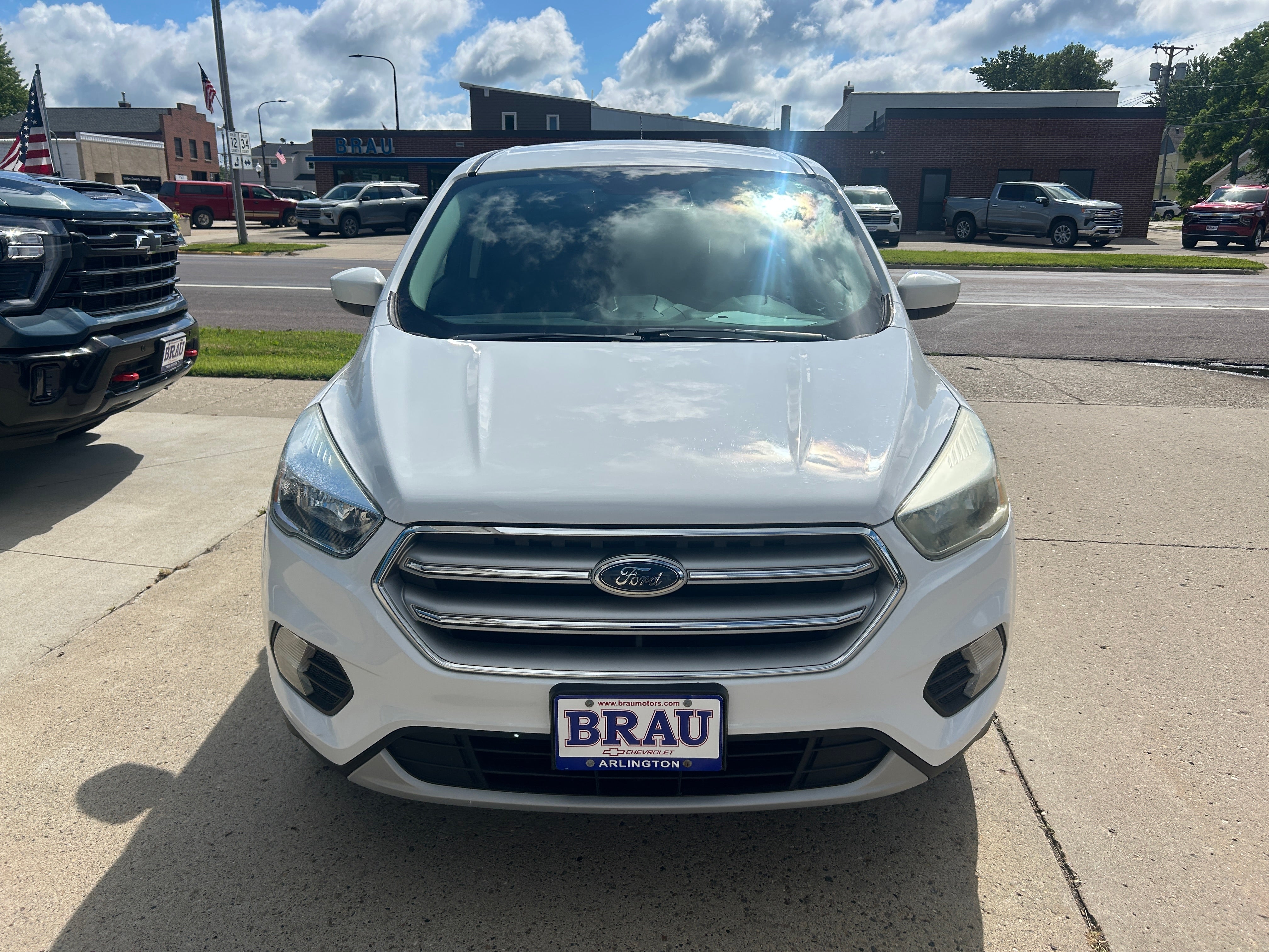 Used 2017 Ford Escape SE with VIN 1FMCU9GD0HUD43969 for sale in Arlington, Minnesota