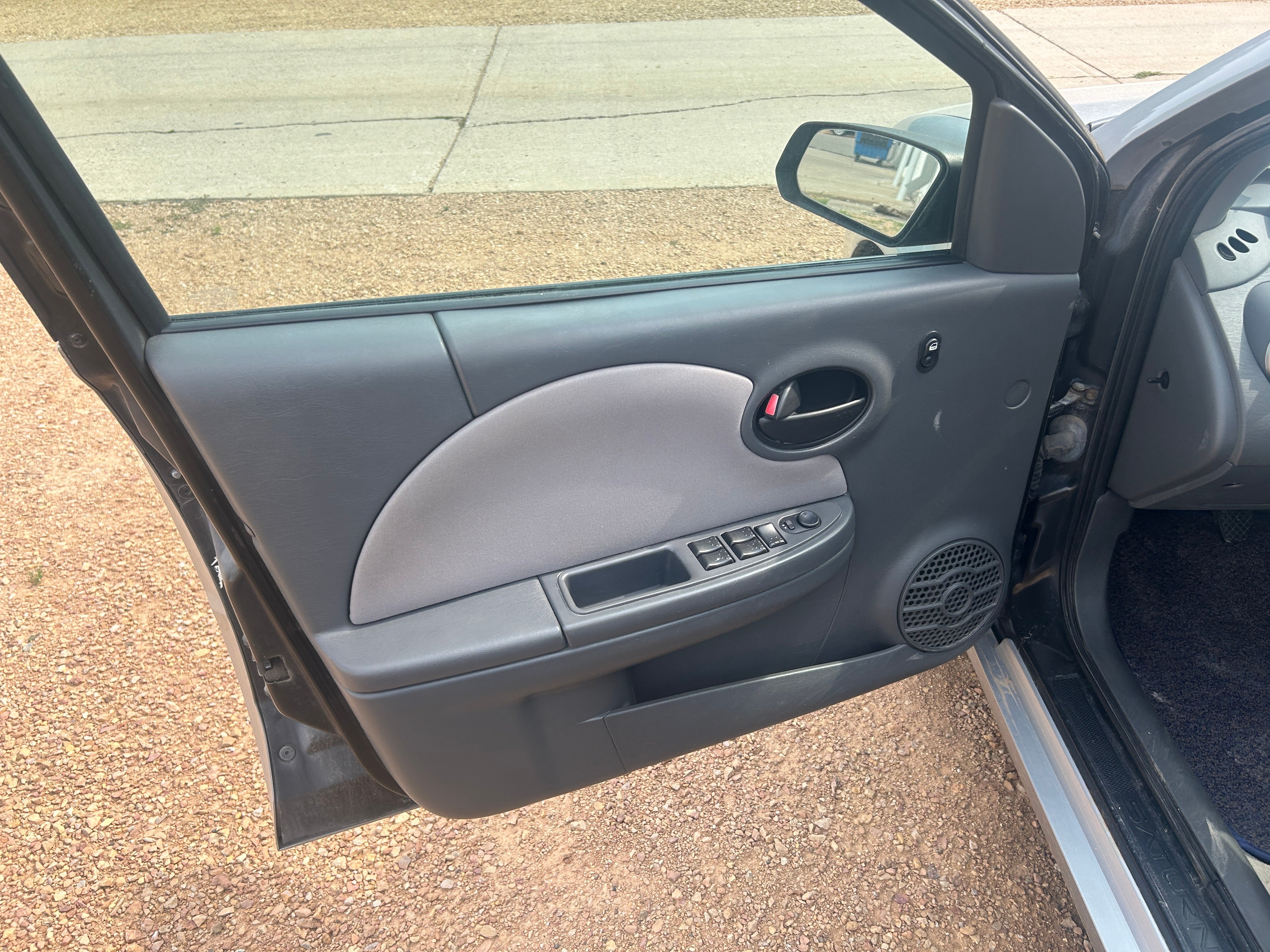 2005 Saturn Ion ION 2
