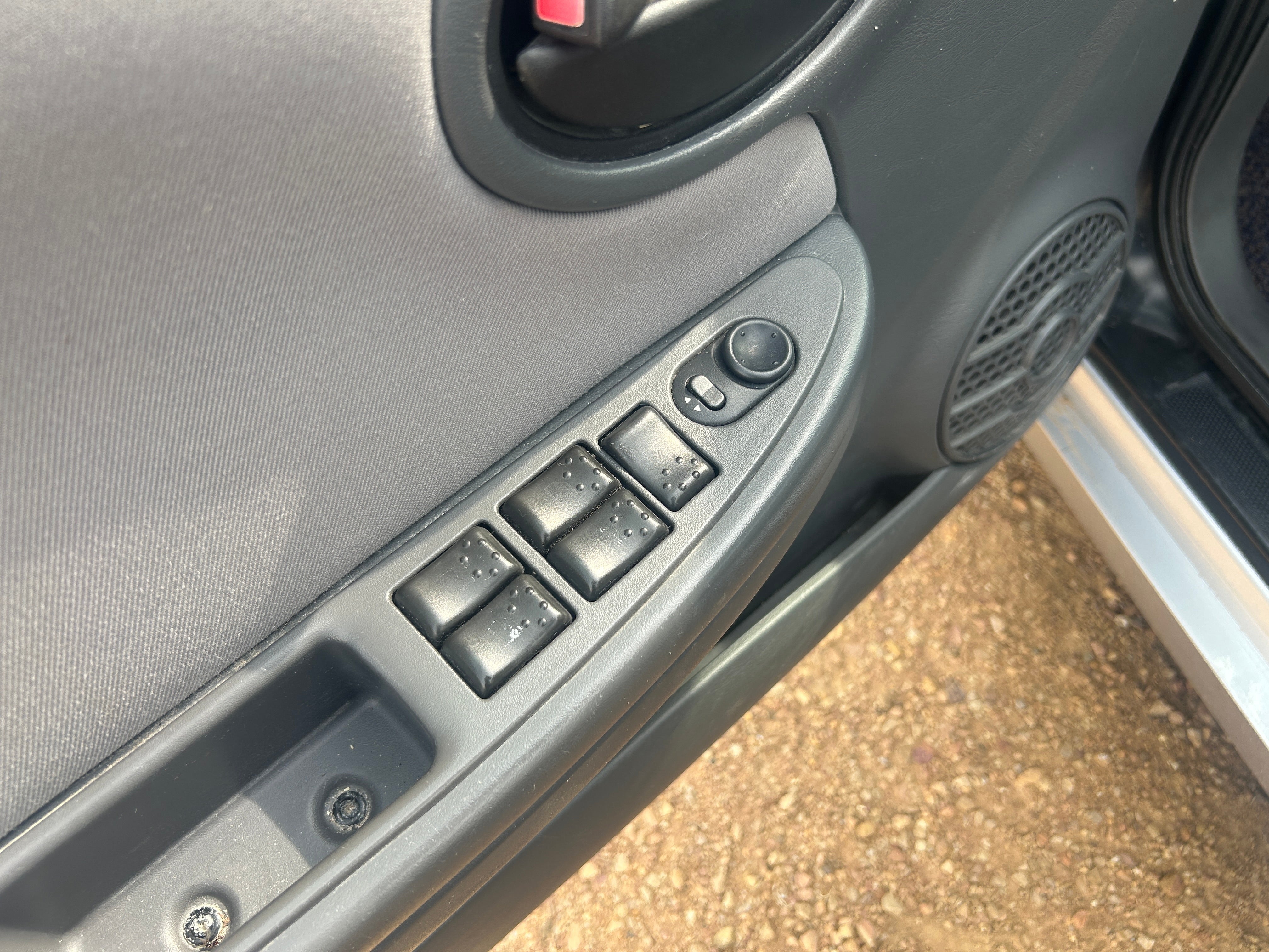 2005 Saturn Ion ION 2