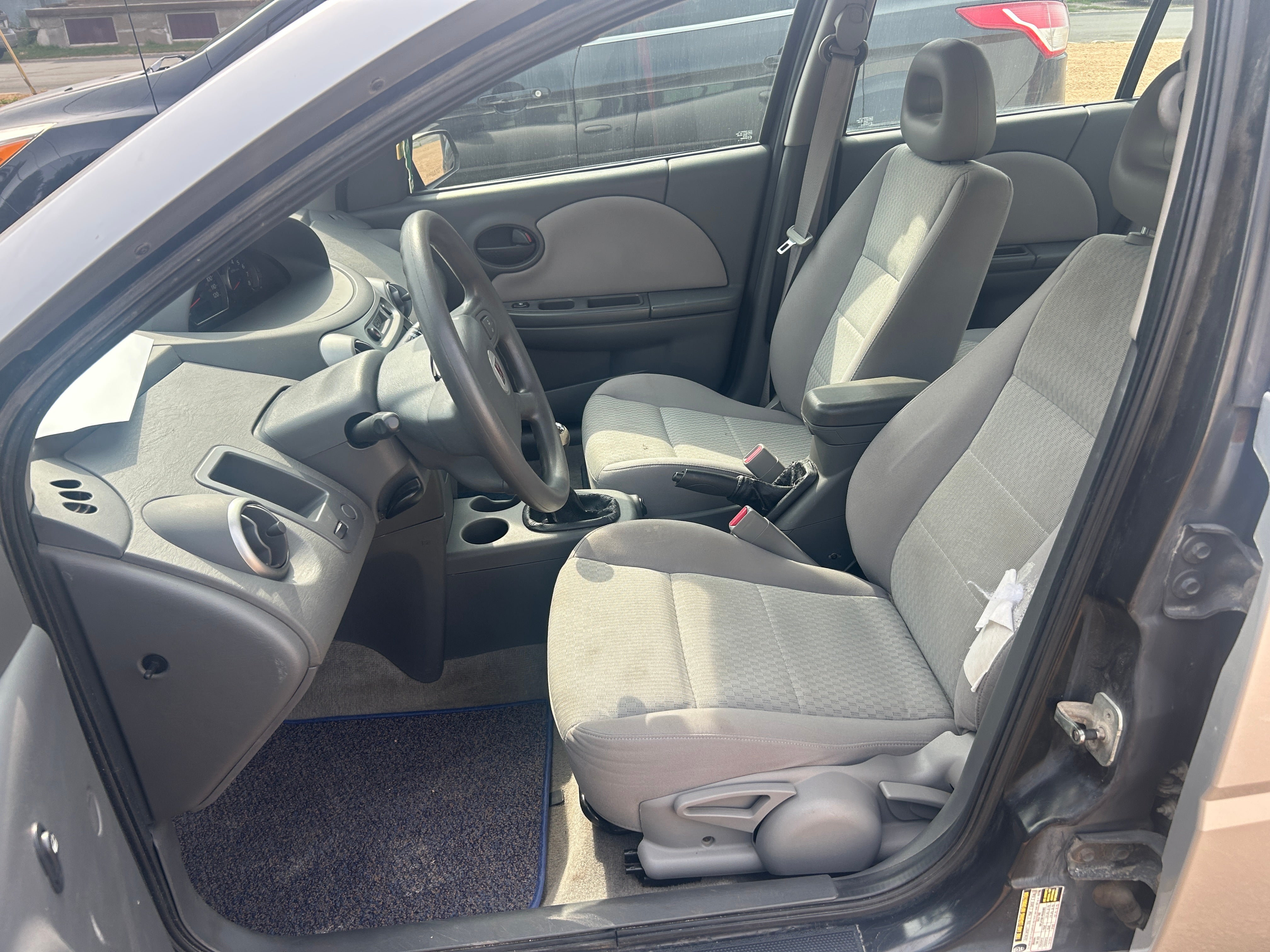 2005 Saturn Ion ION 2