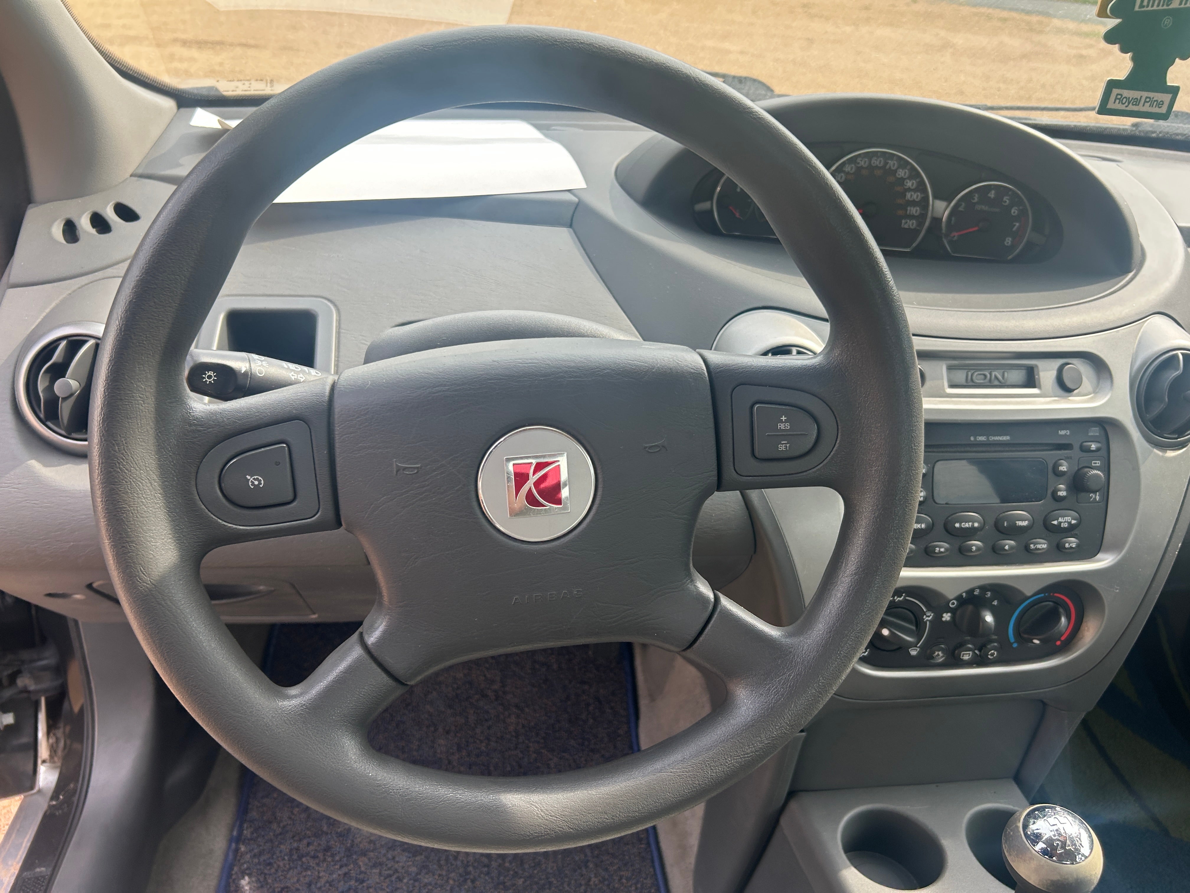 2005 Saturn Ion ION 2