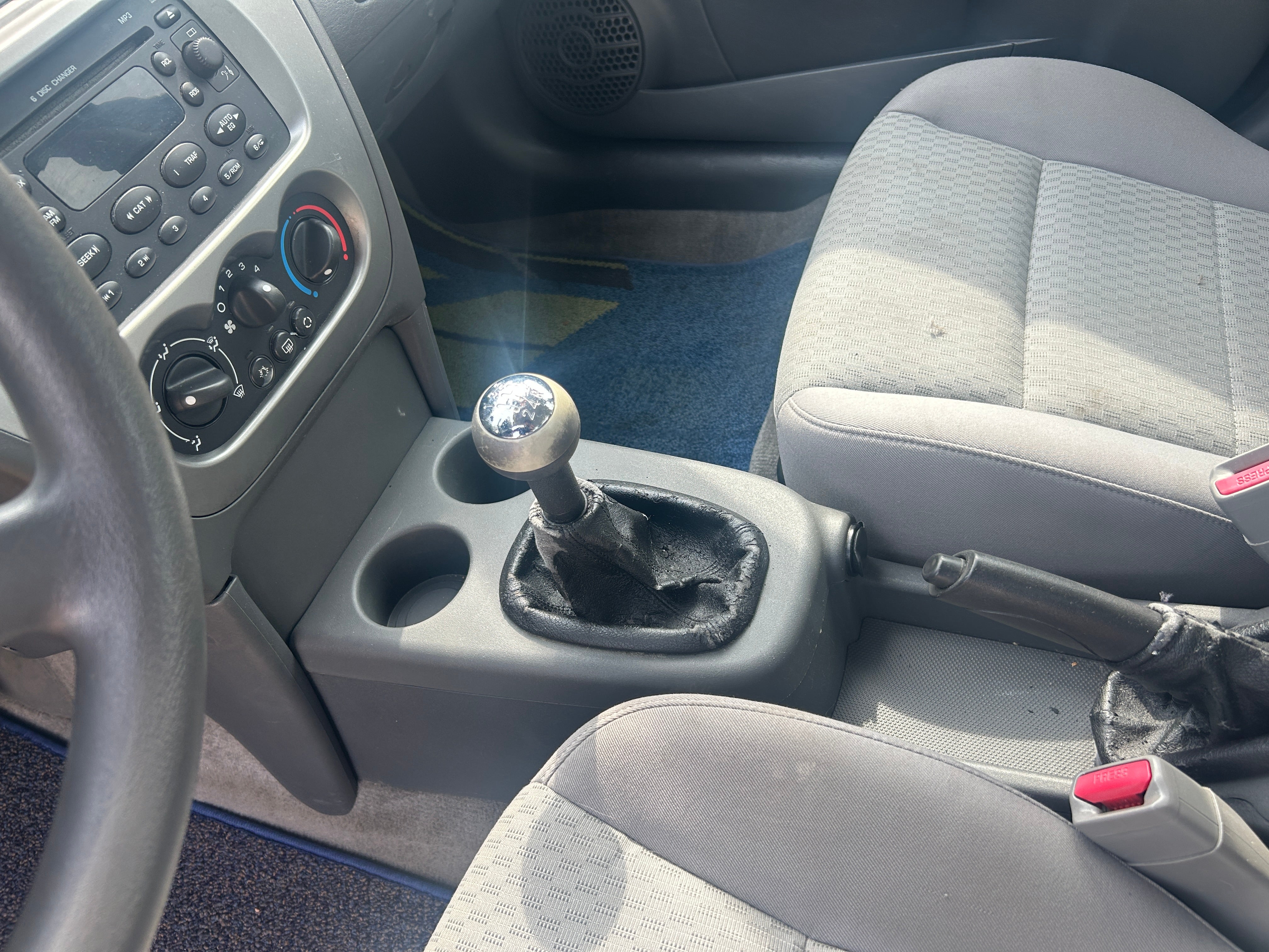 2005 Saturn Ion ION 2