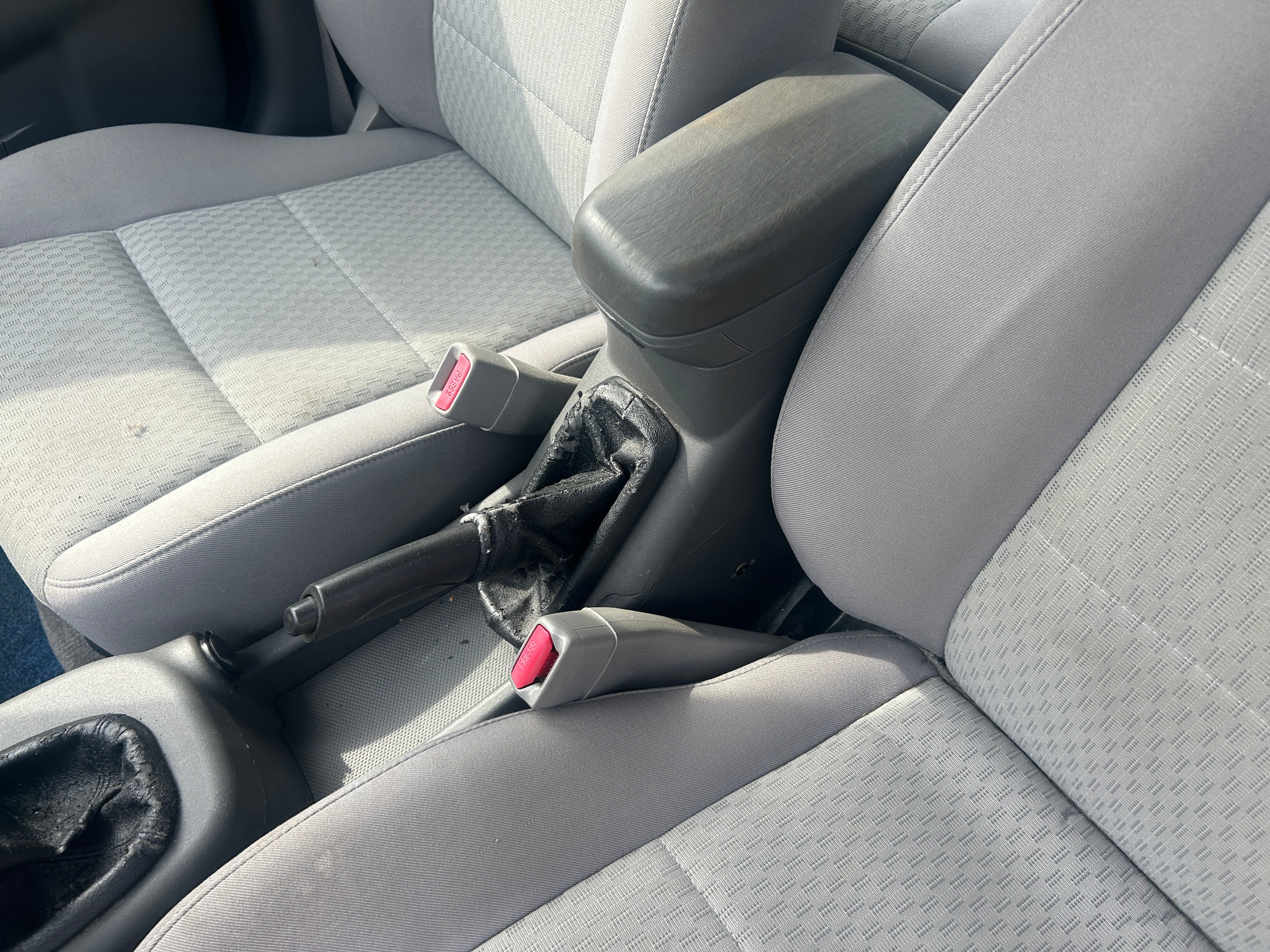 2005 Saturn Ion ION 2