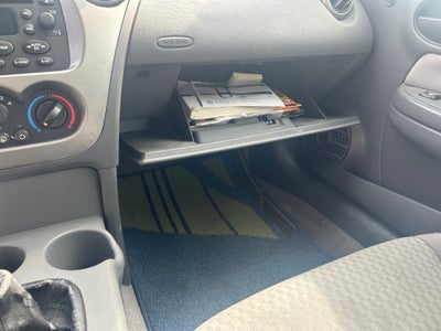 2005 Saturn Ion ION 2