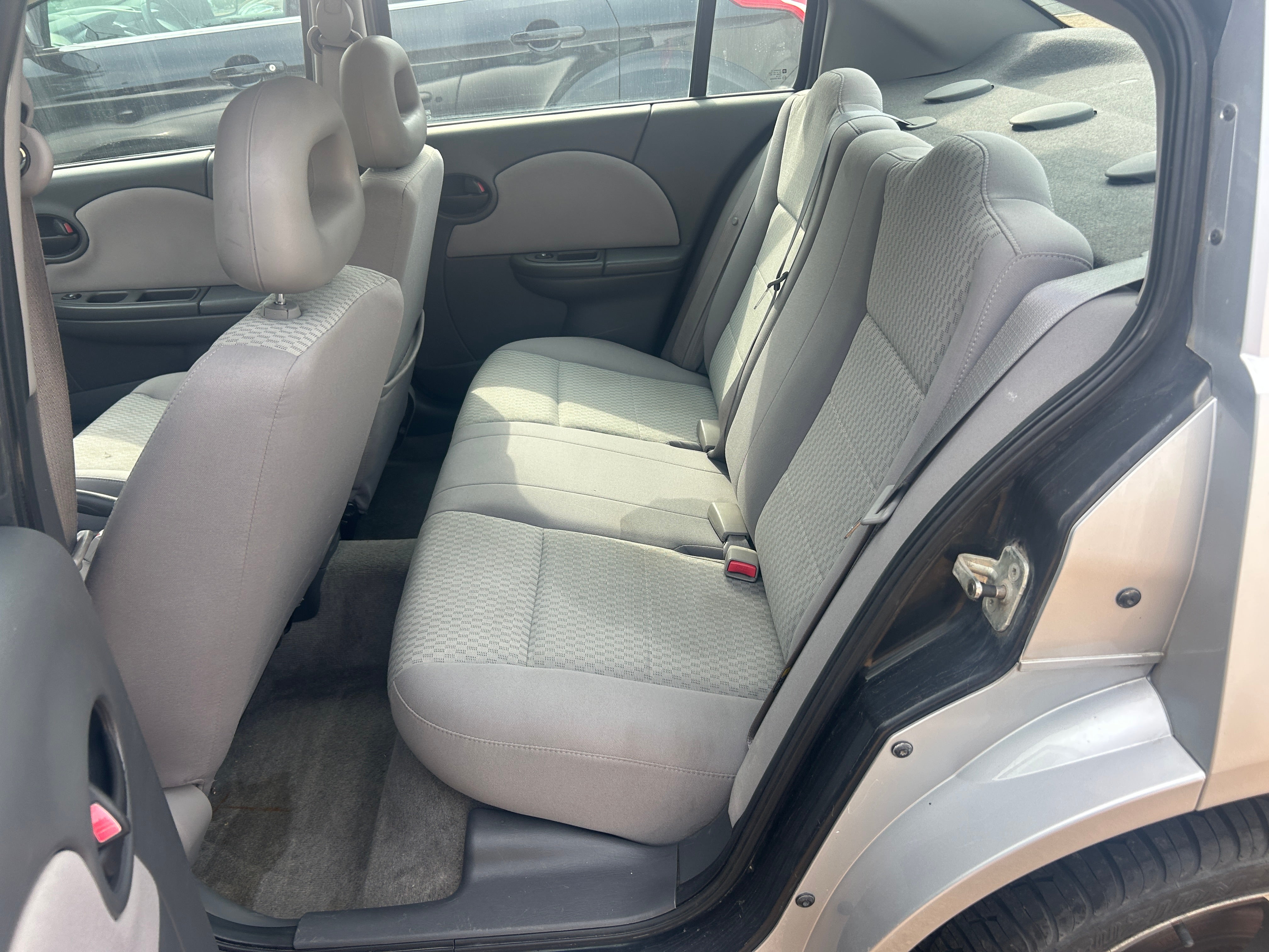 2005 Saturn Ion ION 2