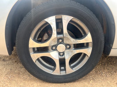 2005 Saturn Ion ION 2