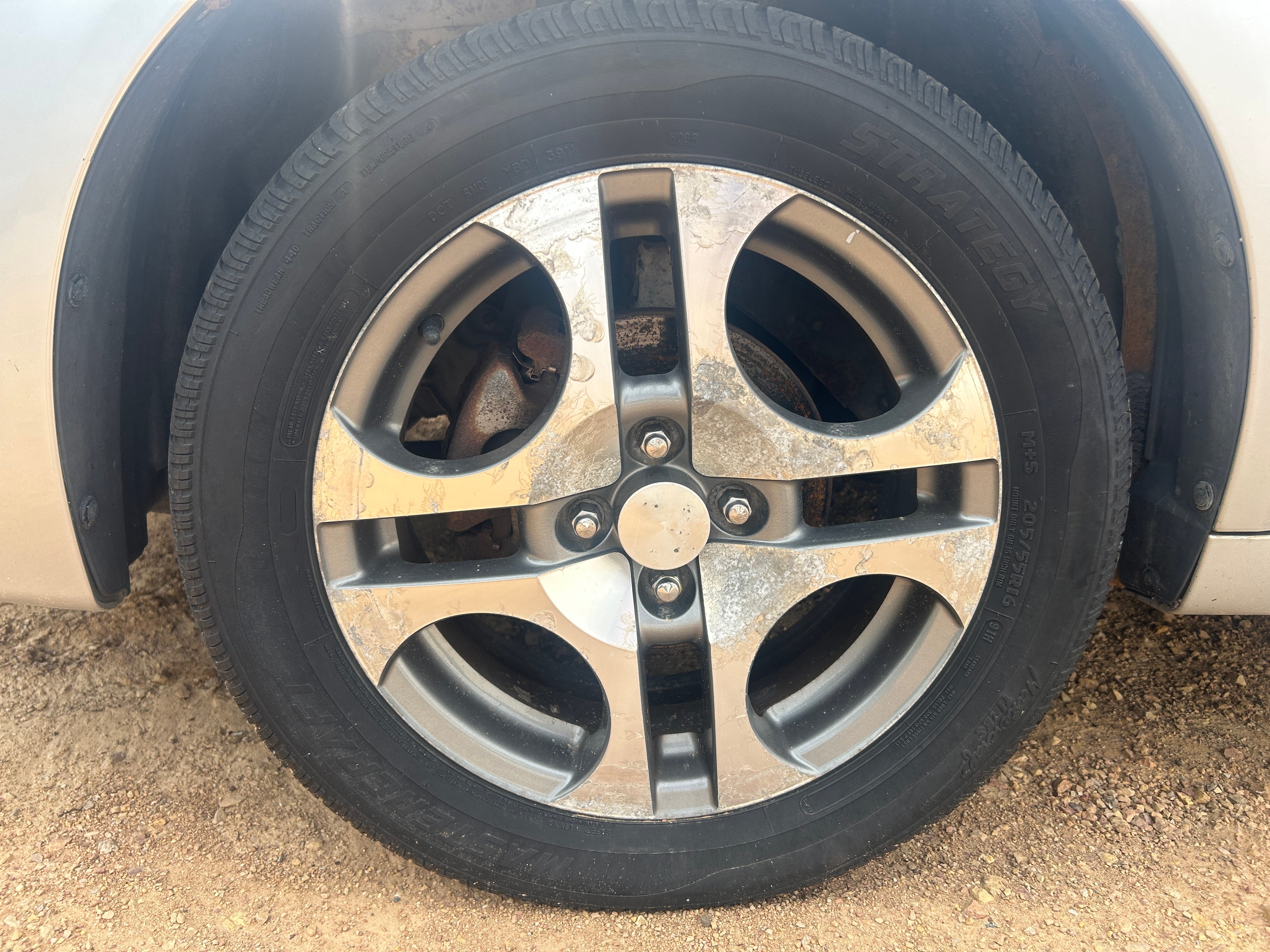 2005 Saturn Ion ION 2