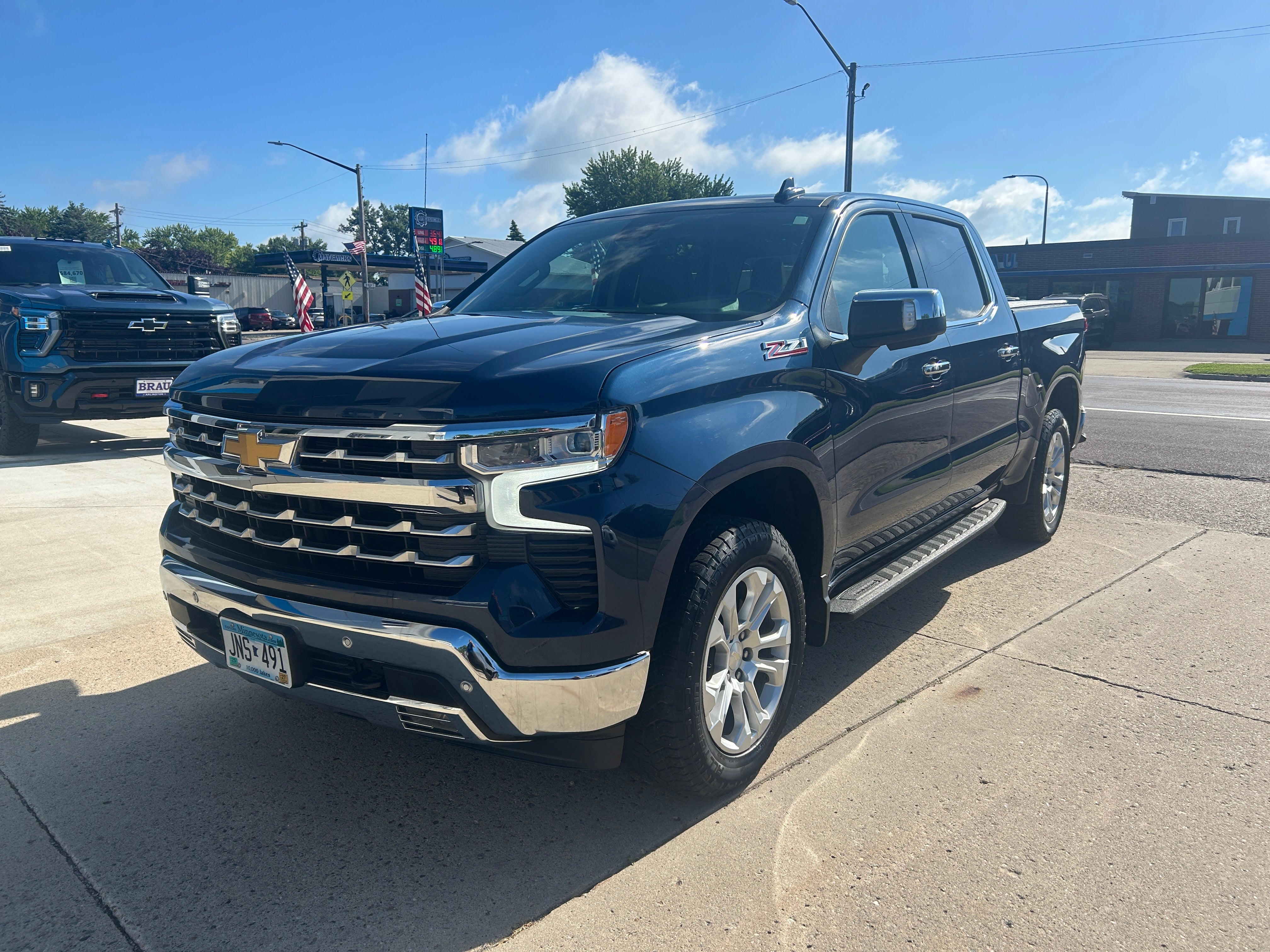 Used 2022 Chevrolet Silverado 1500 LTZ with VIN 1GCUDGED3NZ566814 for sale in Arlington, Minnesota