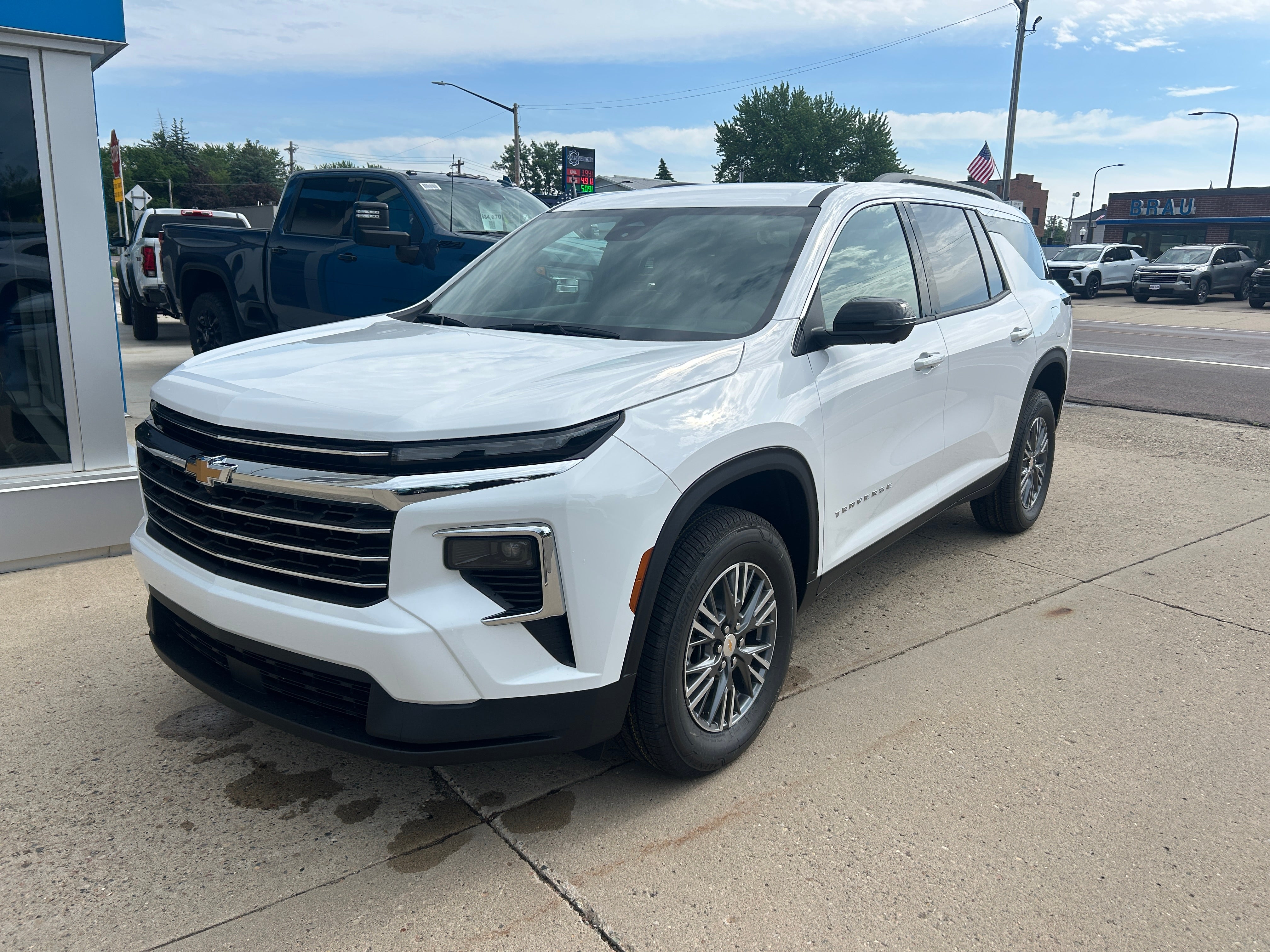 2026 Chevrolet Traverse LT
