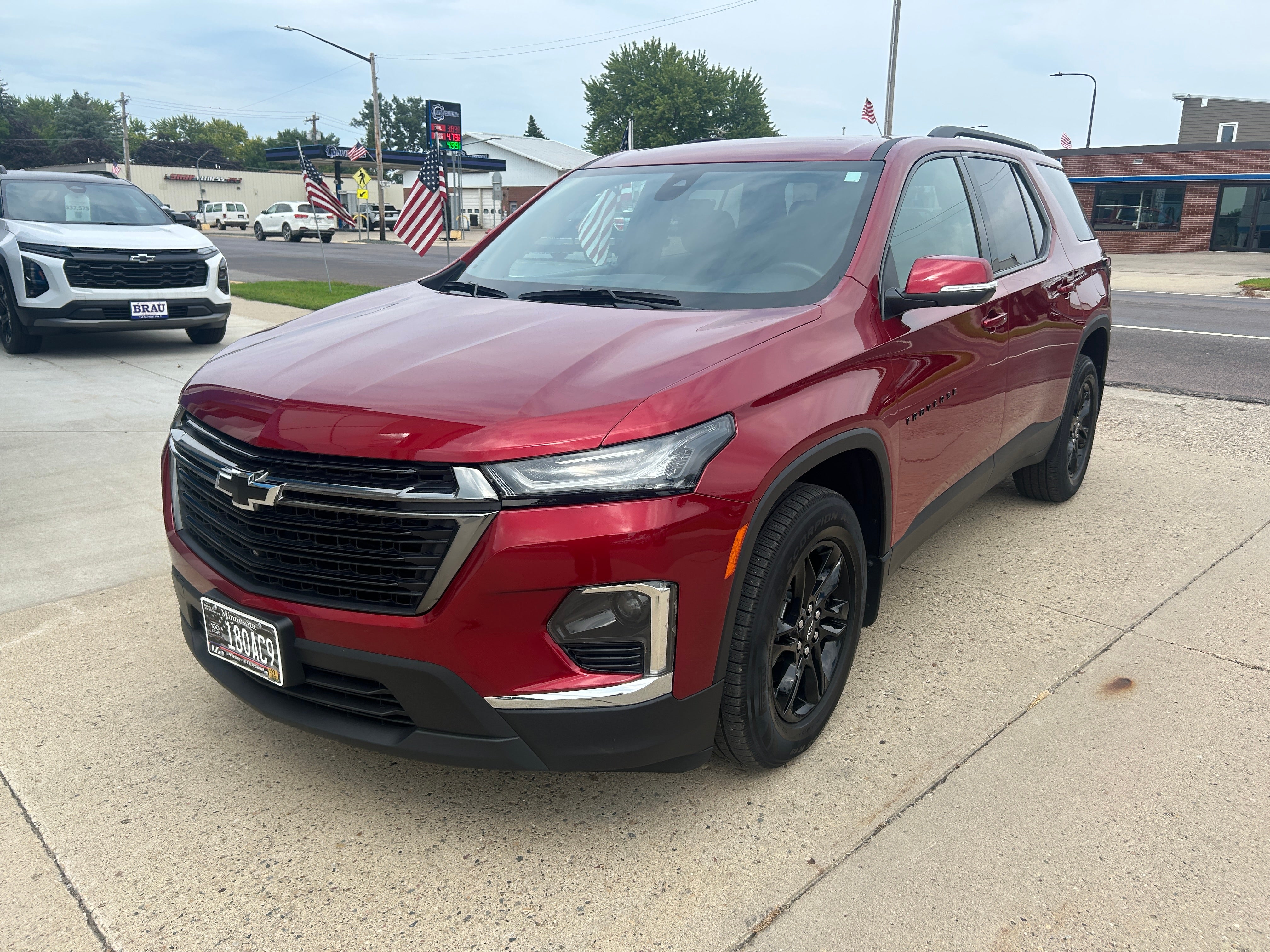 Used 2023 Chevrolet Traverse 1LT with VIN 1GNEVGKW6PJ293304 for sale in Arlington, Minnesota