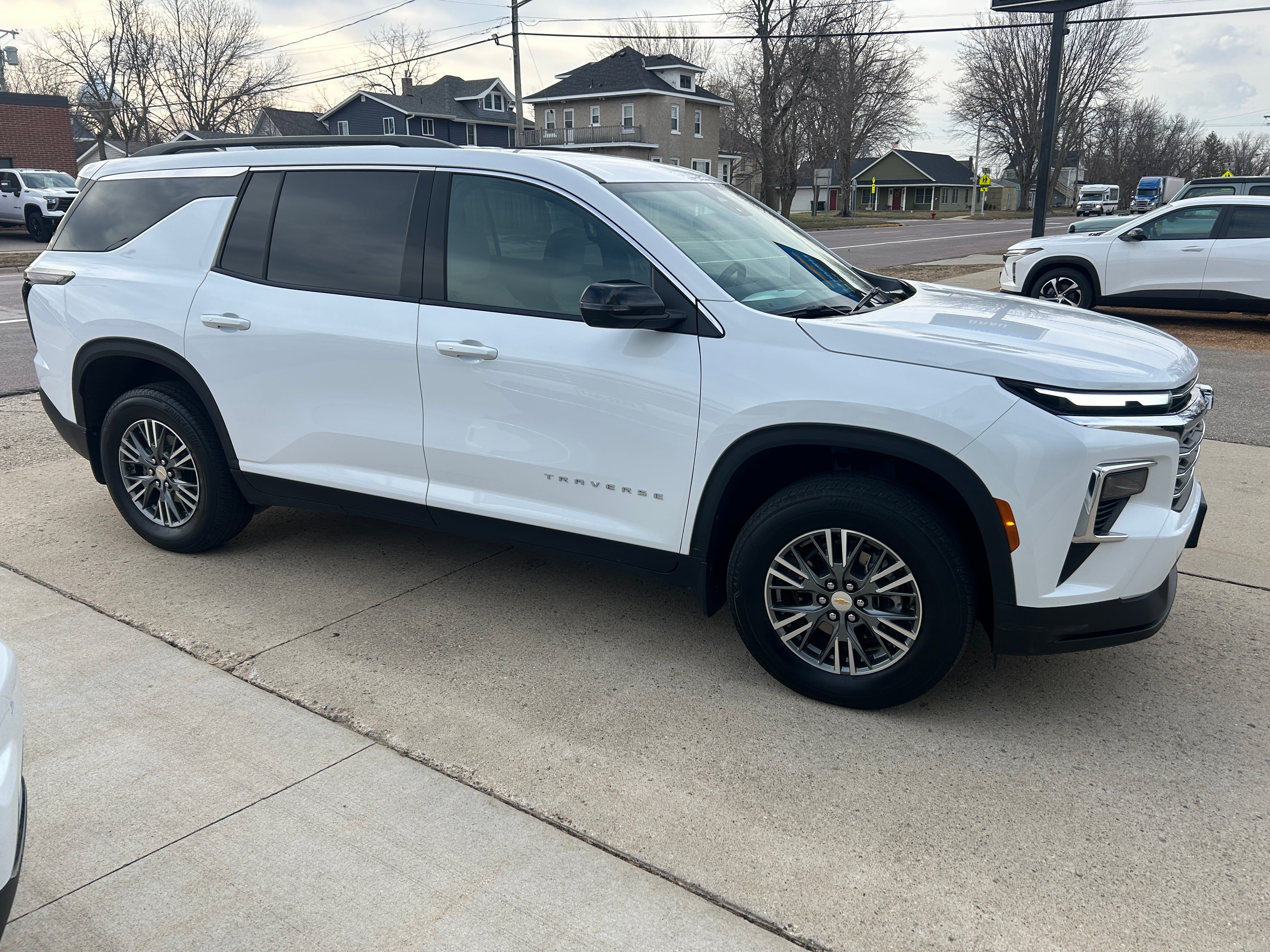 2025 Chevrolet Traverse LT