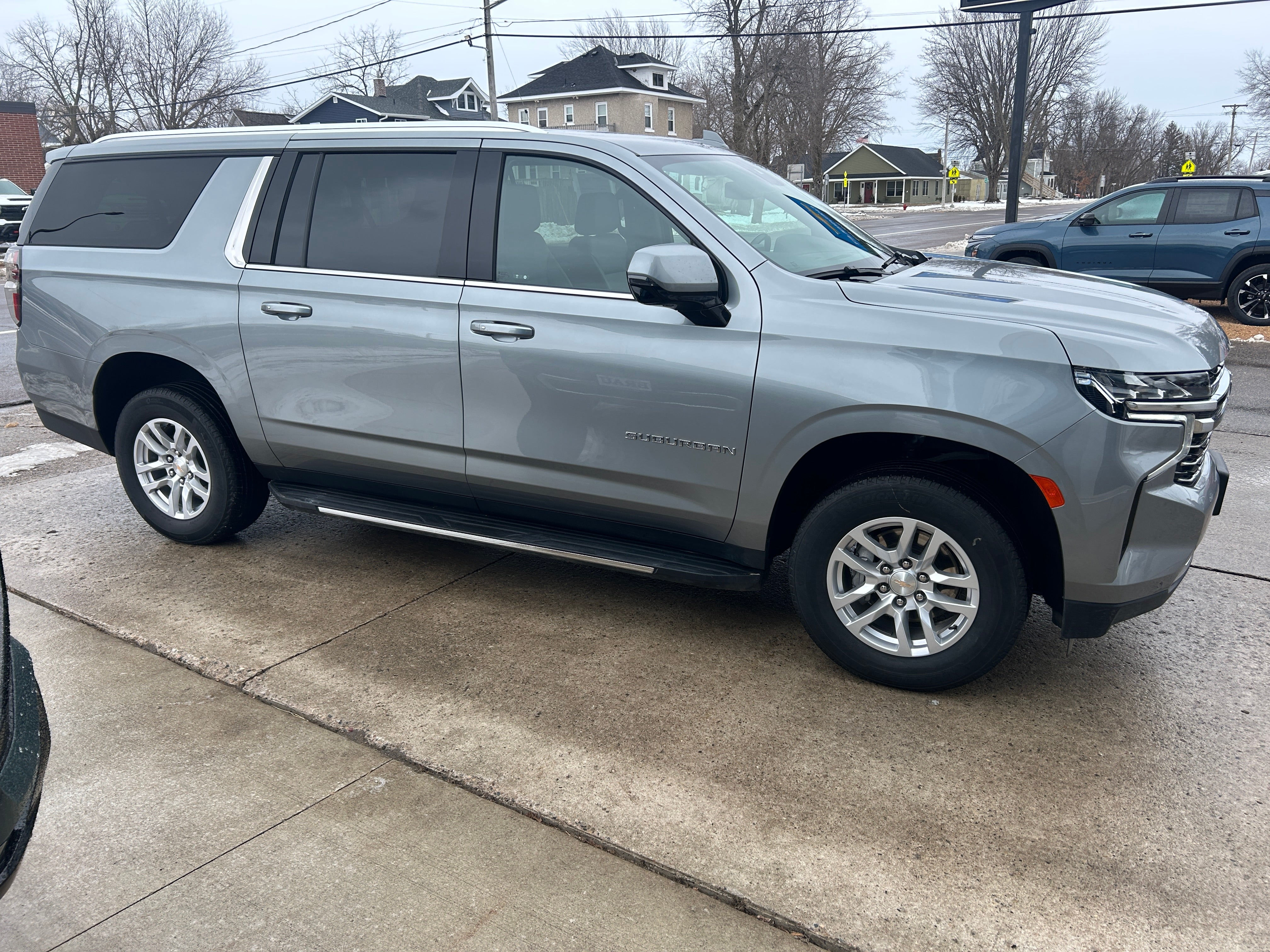 2024 Chevrolet Suburban LT