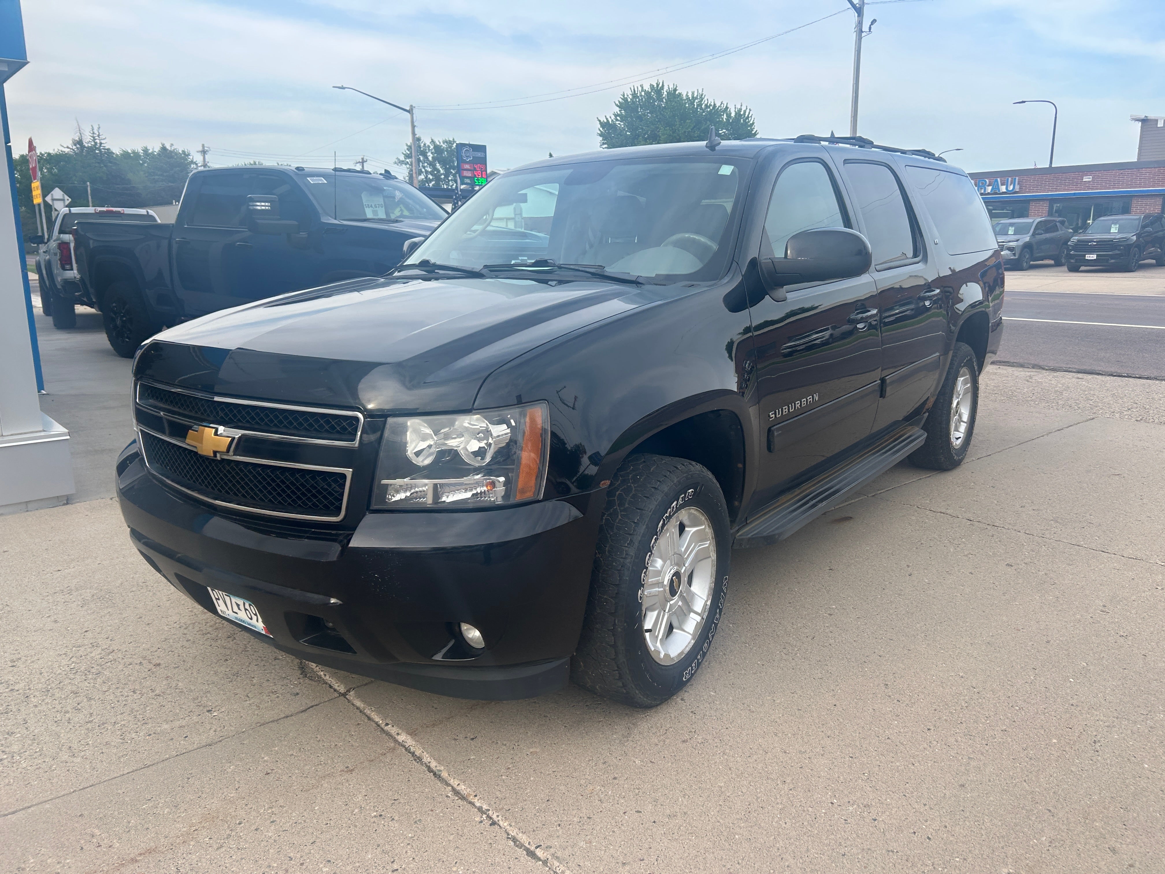 Used 2012 Chevrolet Suburban LT with VIN 1GNSKJE72CR270255 for sale in Arlington, Minnesota