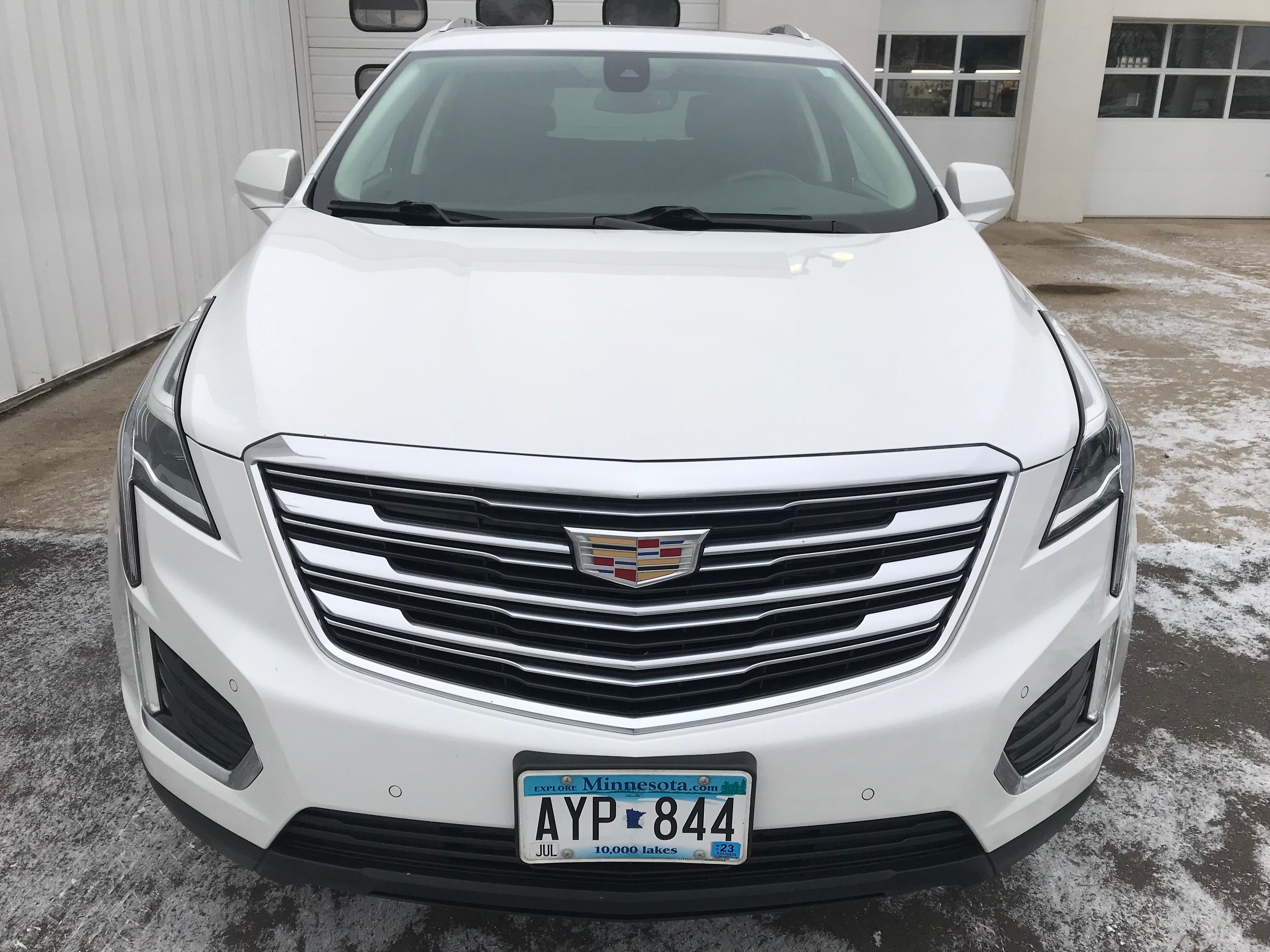 Used 2018 Cadillac XT5 Premium Luxury with VIN 1GYKNFRS6JZ230957 for sale in Arlington, Minnesota