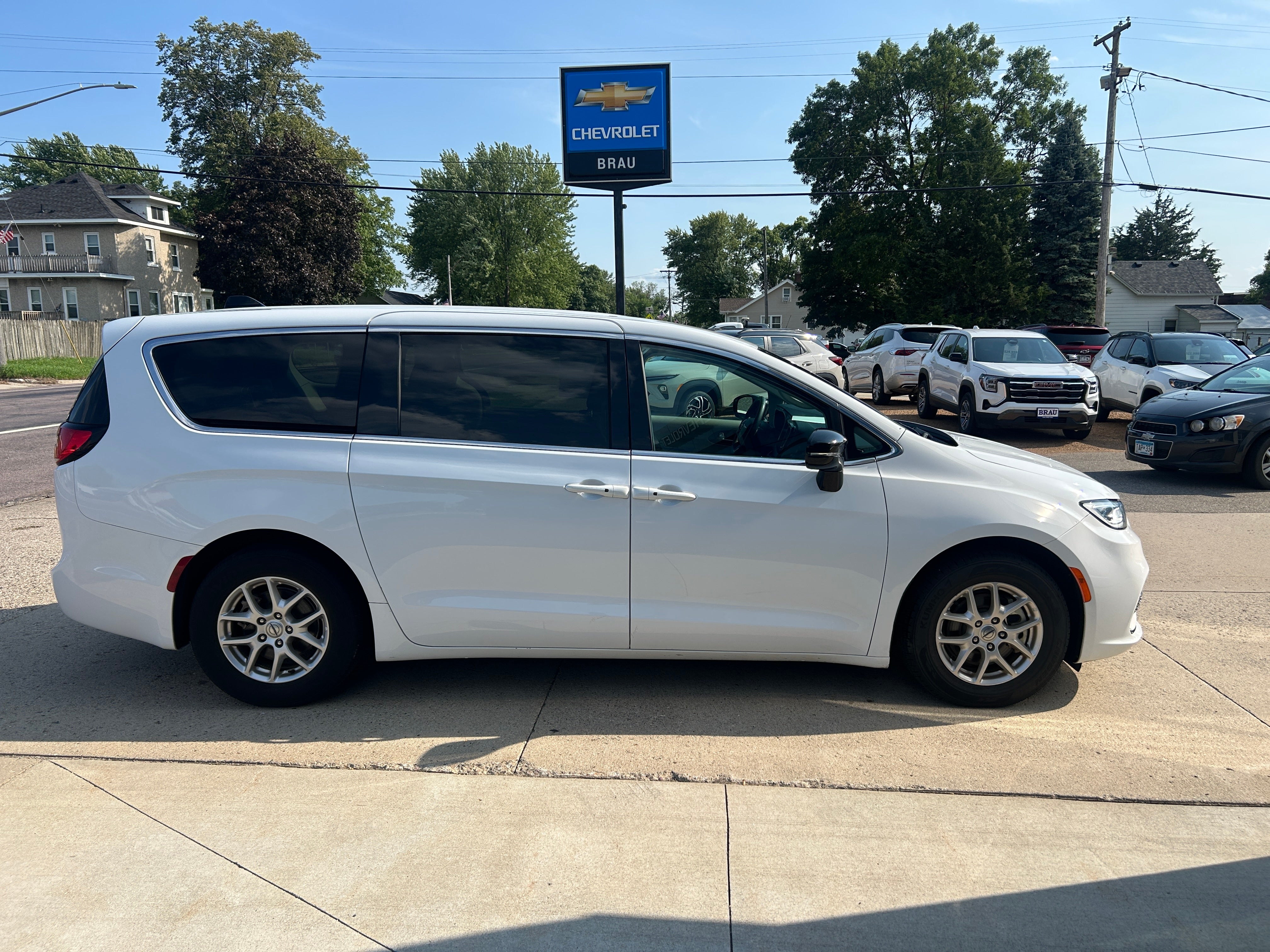 2024 Chrysler Pacifica Touring L