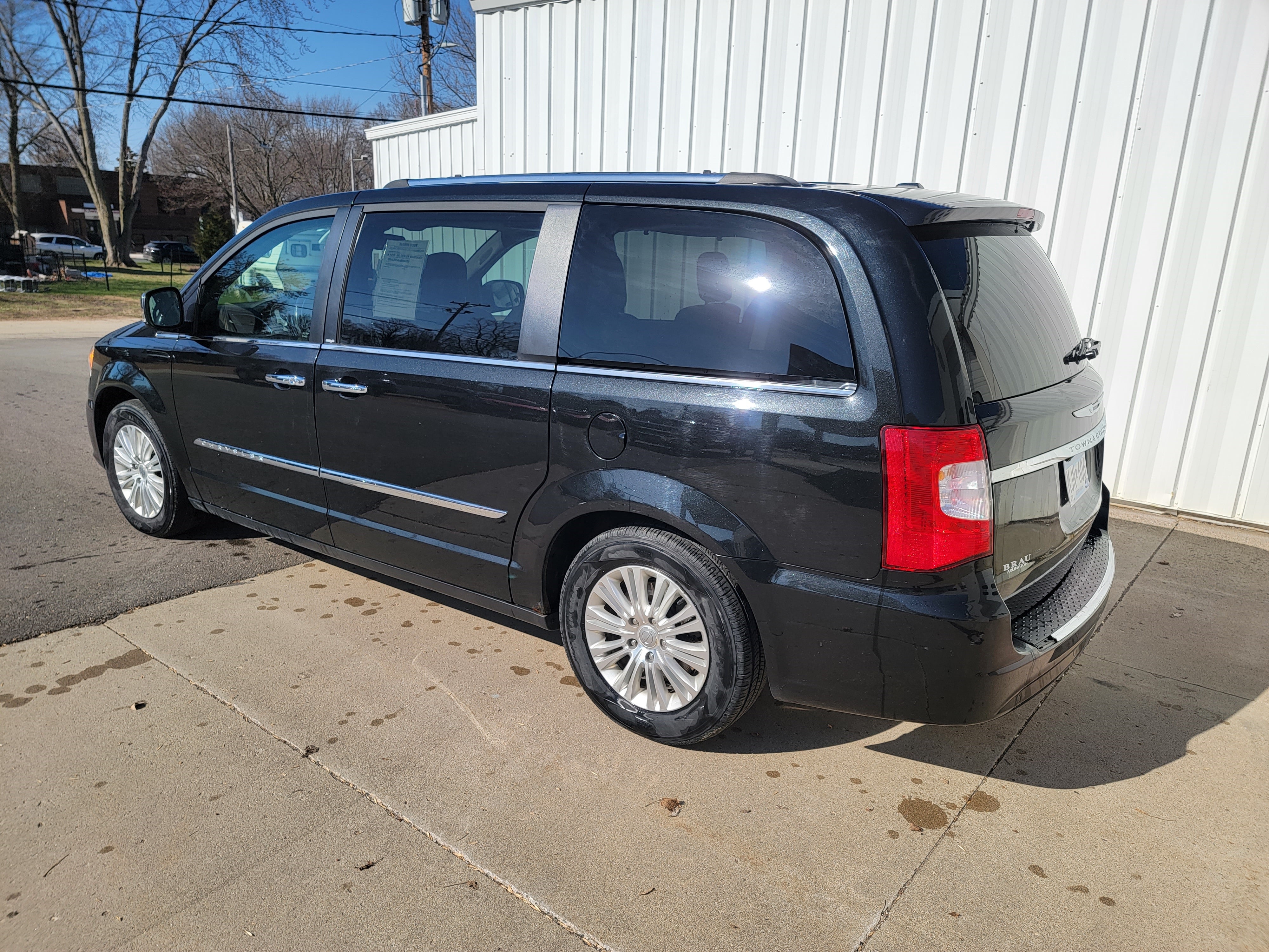 Used 2012 Chrysler Town & Country Limited with VIN 2C4RC1GG8CR222240 for sale in Arlington, Minnesota