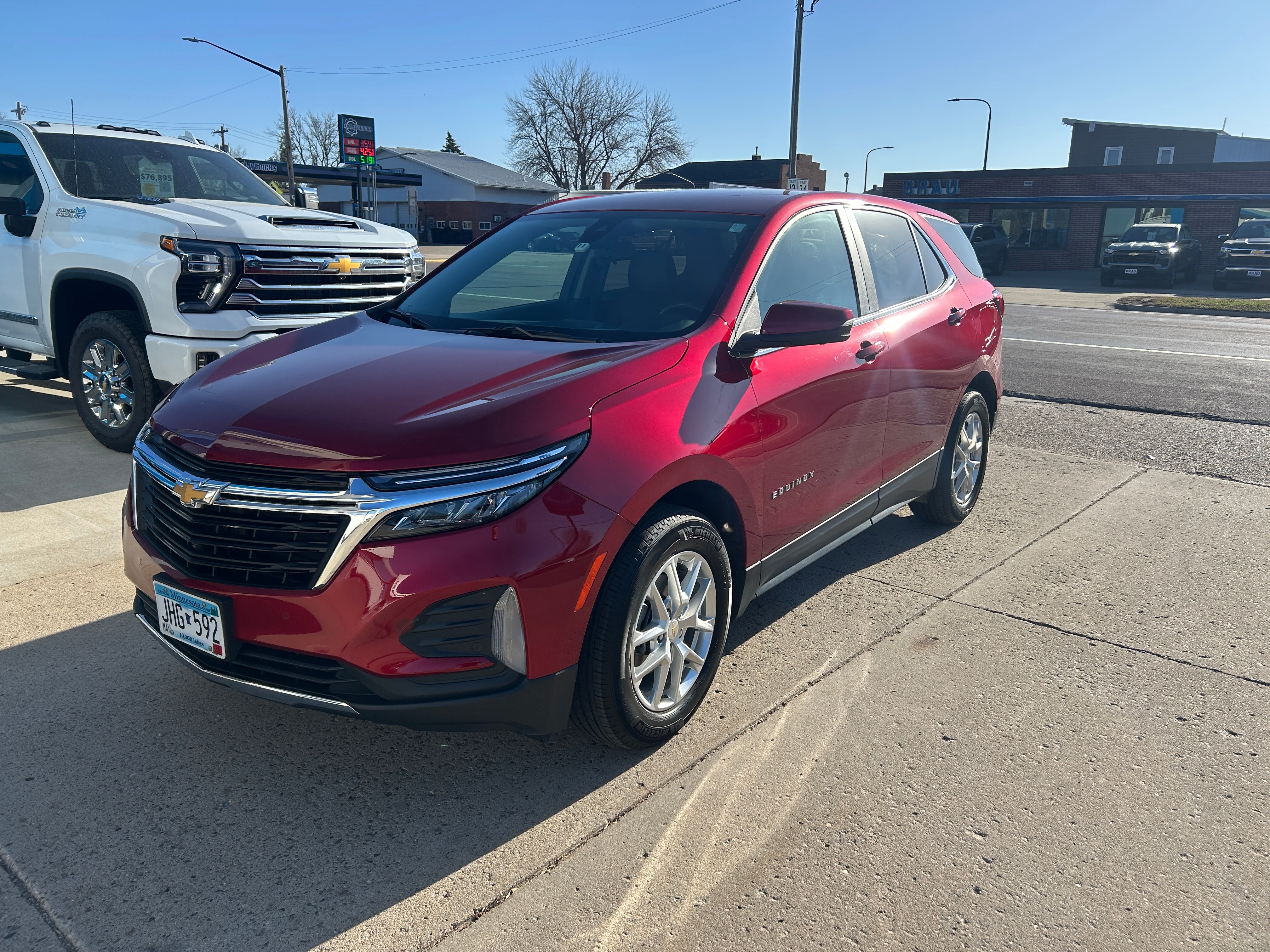Used 2022 Chevrolet Equinox LT with VIN 3GNAXKEV5NL230327 for sale in Arlington, Minnesota