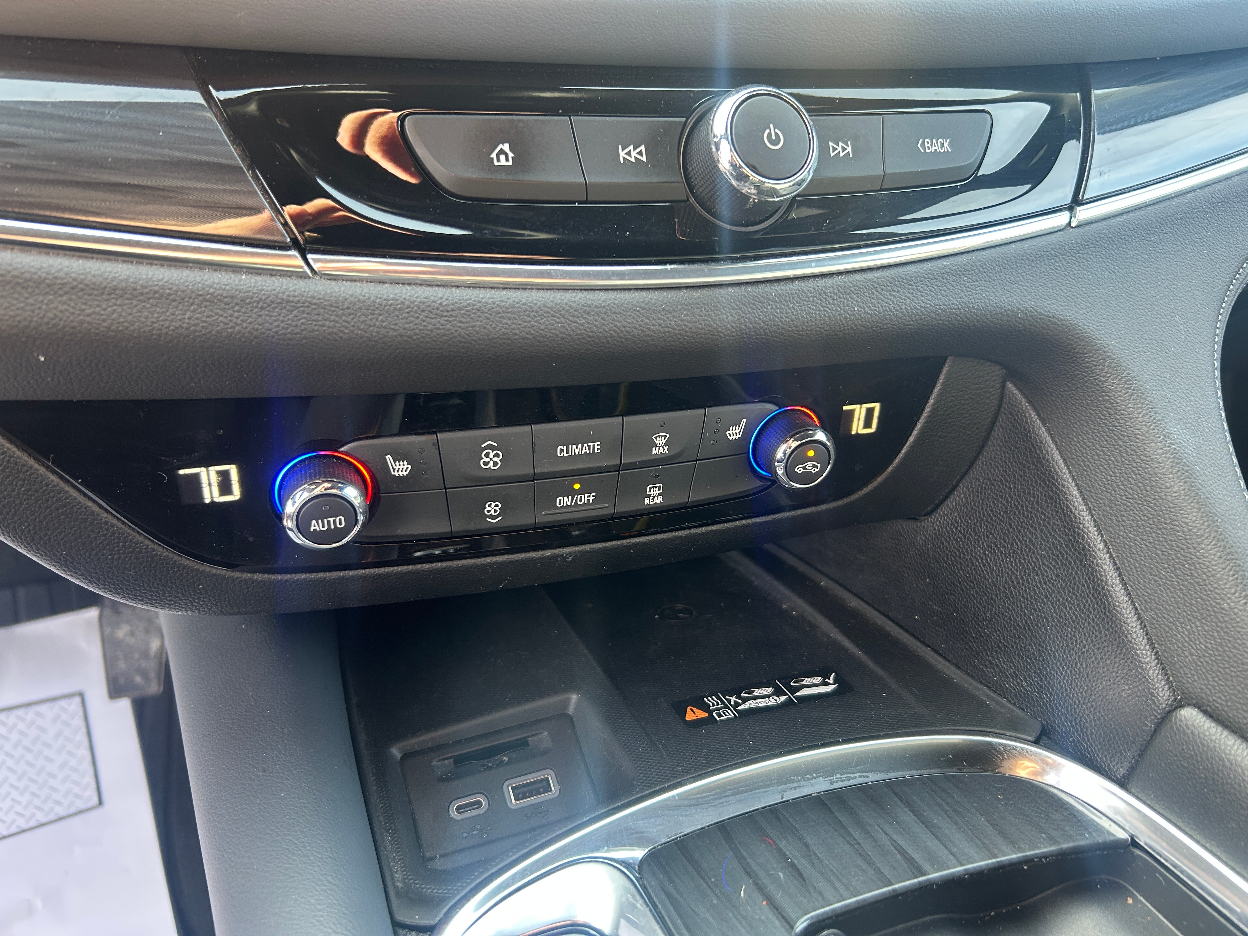 2023 Buick Enclave Essence